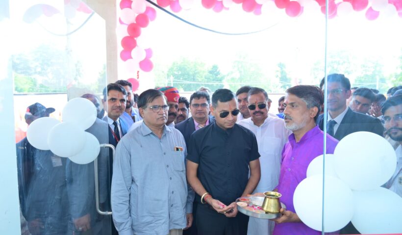 एक्सिस बैंक की नई शाखा का उद्घाटन Axis Bank's new branch inaugurated