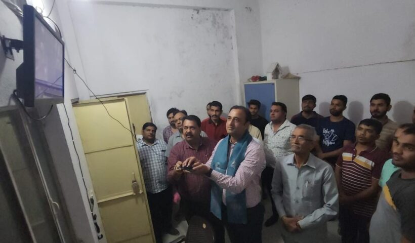 गौतम छात्रावास डिजिटल लाइब्रेरी के बाद छात्रों की सुरक्षा और एडमिनिस्ट्रेशन को सुचारू रूप से चलाने के लिए सीसी टीवी कैमरे लगाए गए, After Gautam Hostel Digital Library, CCTV cameras were installed for the safety of the students and for the smooth running of the administration.