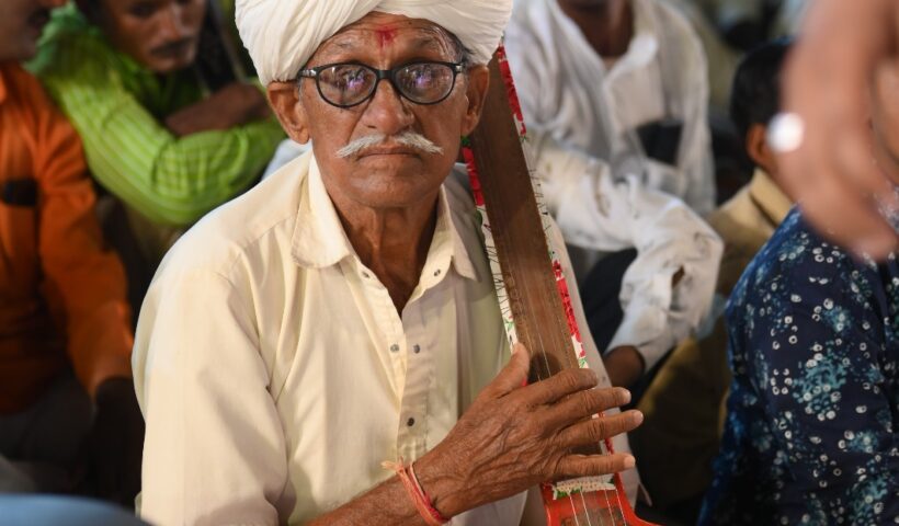 Vani Utsav started, famous artists spread waves in the night