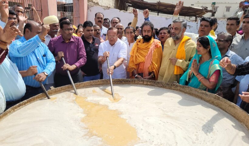 education minister cooked lapsi Said, 33 crore gods reside in the cow