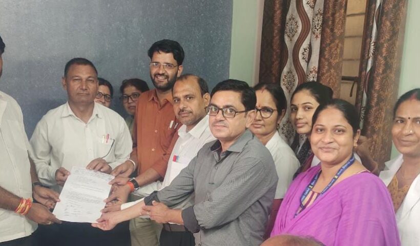 Rajasthan Nurses Sangharsh Samiti Dausa gave memorandum to BMHO Lalsot and CMHO District Hospital Lalsot
