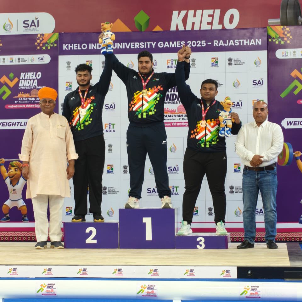Khelo India University Games Bikaner's Keshav Bissa created history, MLA Shri Jethanand Vyas was the guest of honour at the closing ceremony.