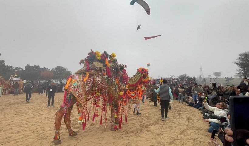Camel Festival: On the second day, yoga practitioners performed yoga.