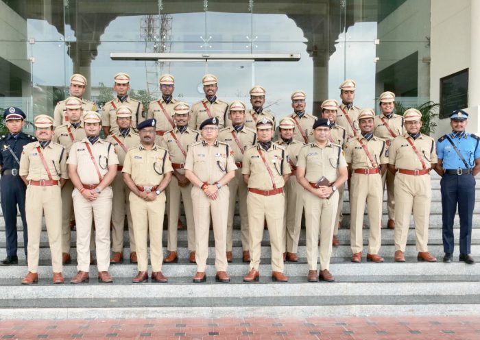 प्रोबेशनर आईपीएस अधिकारियों से डीजीपी का संवाद