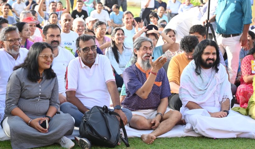 हँसता हुआ ध्यान: एक आनंददायक और लाभकारी अभ्यास